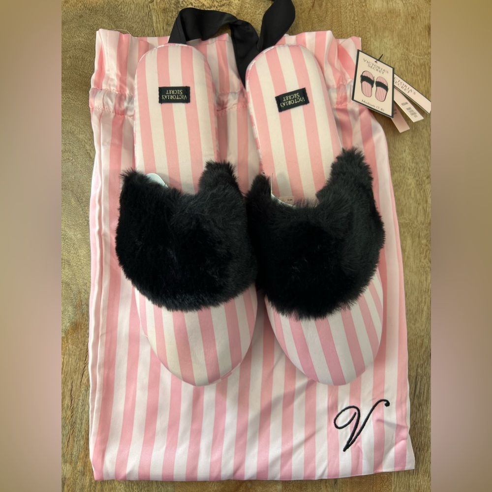 NWT Victoria’s Secret women slippers